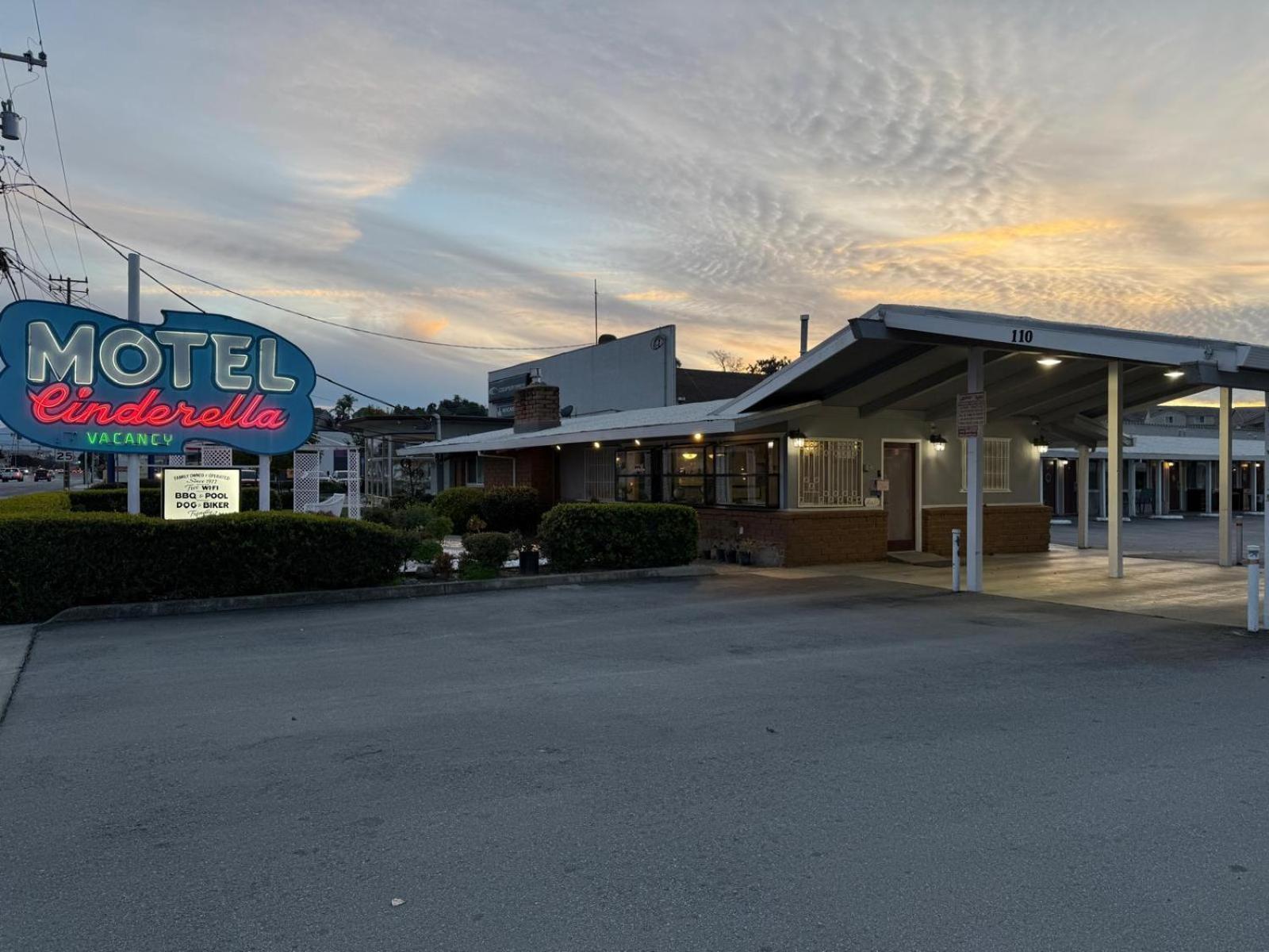 Cinderella Motel Hollister Ngoại thất bức ảnh